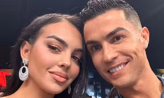 C. Ronaldo mất gần 10 năm để cầu hôn bạn gái