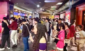 Rạp phim ken cứng người ngày Mùng 1 Tết