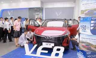 SUV điện VinFast VF 8 thế hệ mới chinh phục các gia đình mê xê dịch