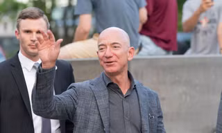 Thương vụ bất ngờ của tỷ phú Jeff Bezos 