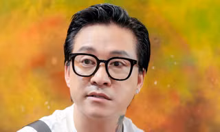 Tuấn Hưng dừng show ở ban công nhà riêng