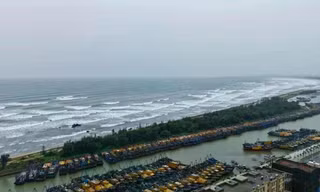 Trung Quốc hủy hơn 1.800 chuyến bay, đường sắt Quảng Đông tê liệt