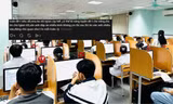 Teen 2K8 "ồn" về đề thi HSA 603: Tiếng Anh càng làm càng "đơ người", đề Văn có "bẫy"