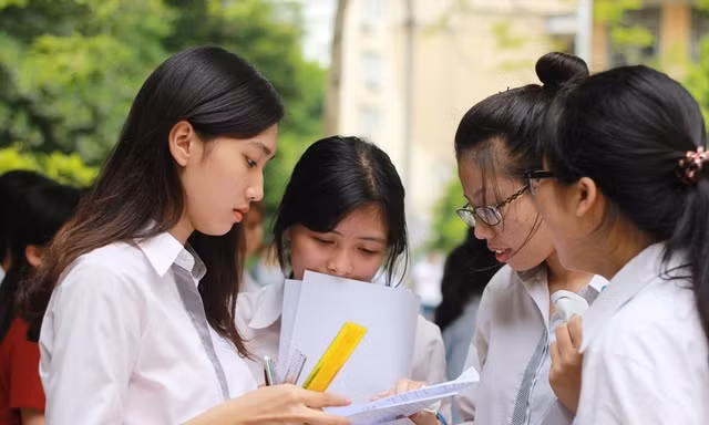 Bộ trưởng Giáo dục nêu lý do cần thiết duy trì kỳ thi trung học phổ thông