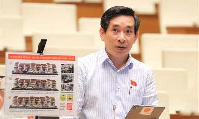 Đại biểu Quốc hội đề xuất thí điểm nhập làn xe theo quy tắc 'dây kéo áo'