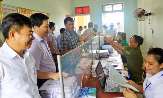 Tiền lương, phụ cấp lãnh đạo cấp xã sẽ được nghiên cứu, điều chỉnh