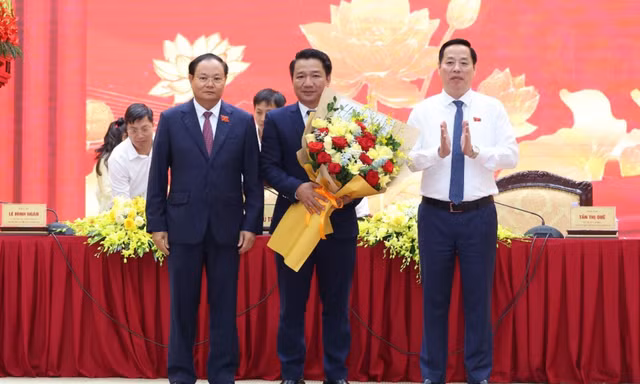Phê chuẩn nhân sự Bộ Nội vụ và 2 tỉnh