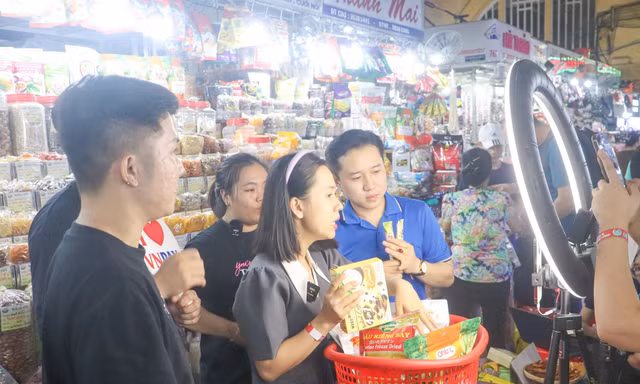 Chính phủ yêu cầu công khai quy chế livestream bán hàng