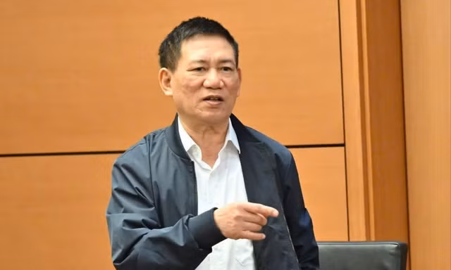 Phó Thủ tướng Hồ Đức Phớc lý giải việc mua bảo hiểm 'đóng tiền vào thì dễ, rút ra rất khó'
