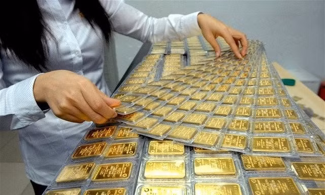 Thủ tướng: Nghiên cứu giải pháp huy động nguồn ngoại tệ, vàng miếng trong dân