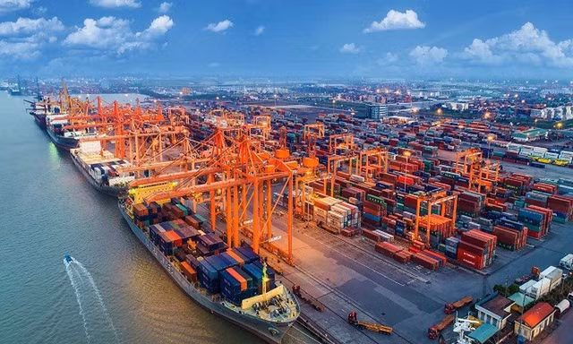 Chính phủ thúc đẩy mạnh mẽ tăng trưởng kinh tế gắn với chuyển đổi cơ cấu kinh tế và xác lập mô hình tăng trưởng mới dựa trên khoa học, công nghệ, đổi mới sáng tạo, chuyển đổi số và nguồn nhân lực chất lượng cao