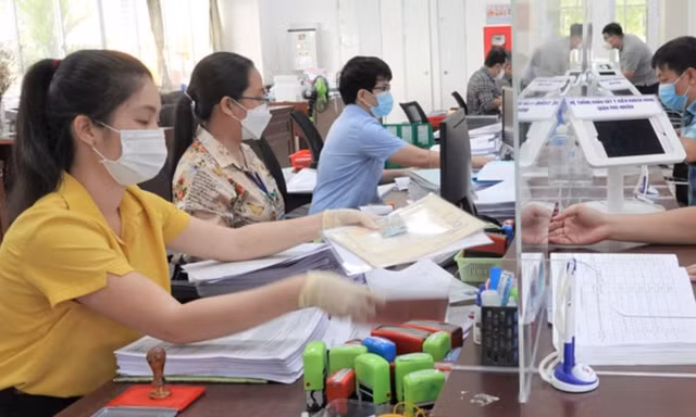 Bộ Nội vụ: Cấp xã được ký hợp đồng lao động hỗ trợ công chức làm chuyên môn