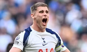 Cựu sao Bayern ghi bàn, Tottenham trụ hạng vòng cuối
