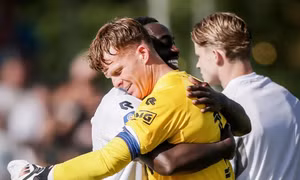 Độc lạ ở giải VĐQG Hà Lan: Thủ môn ghi cú đúp giúp đội nhà thoát thua