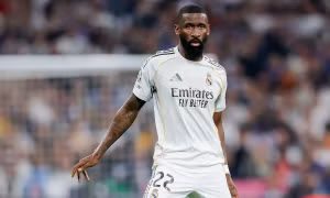 Hậu vệ Real Madrid chỉ trích đồng đội phòng ngự tệ, 'dâng bàn thắng' cho Bayern