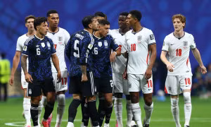Anh phản ứng mạnh mẽ, yêu cầu FIFA trừng phạt tuyển Argentina