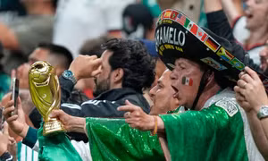Xe điên lao vào đám đông ăn mừng chiến thắng tại Mexico, 17 người bị thương