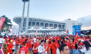 Người hâm mộ nhuộm đỏ Ramjamangala, tiếp lửa cho U22 Việt Nam