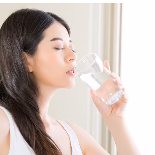 Điều gì xảy ra khi uống nước vào buổi sáng?