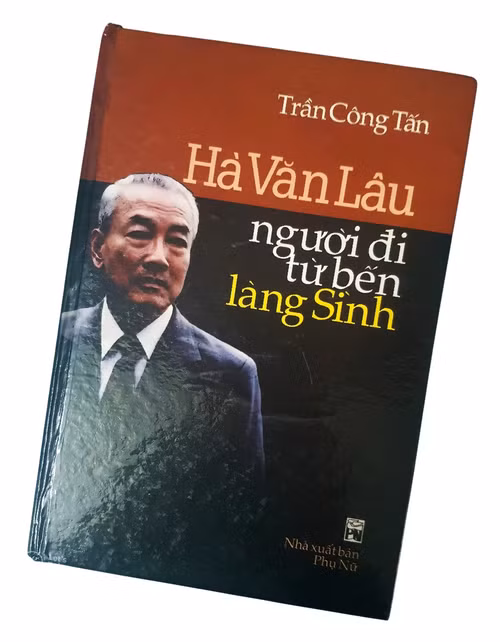 Cuốn sách “Hà Văn Lâu người đến từ làng Sình”
