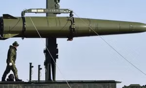 Hé lộ lý do 'song sát' Iskander, Kinzhal Nga xuyên thủng lưới phòng không Ukraine