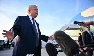 Tổng thống Mỹ Trump dọa áp phí qua eo biển Hormuz, Iran phát cảnh báo cứng rắn