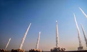 Mỹ tấn công Iran trả đũa vụ trực thăng Apache, Tehran lập tức đáp trả