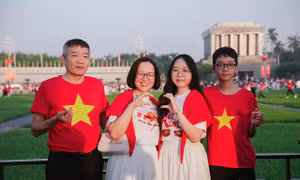 Dòng người nối dài về Lăng Bác trong ngày Quốc khánh