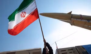UAE tuyên bố đánh chặn 19 tên lửa và UAV từ Iran