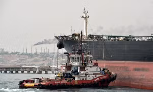 Mỹ bắt đầu dỡ dầu từ tàu Marinera bị thu giữ