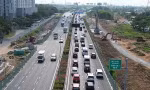 CLIP: Cửa ngõ TPHCM ùn ứ ngày đầu nghỉ lễ, dòng xe nhích từng chút