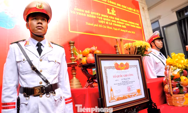 Cấp bằng Tổ quốc ghi công cho thiếu tá công an hy sinh khi bắt ‘cát tặc’