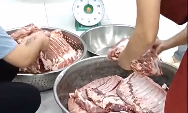 Phụ huynh chất vấn lãnh đạo nhà trường về vụ việc