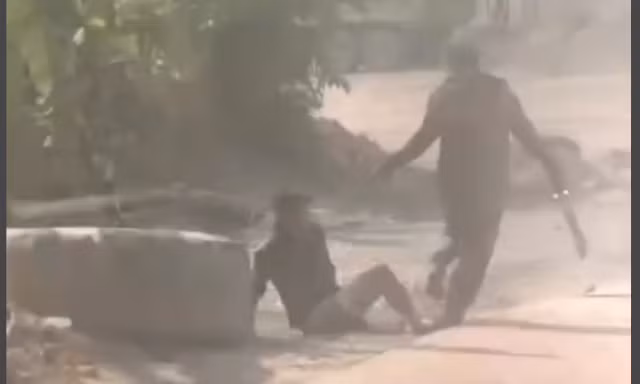 Nhóm người cầm mã tấu hỗn chiến trong mỏ đá
