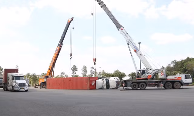 Tháo dỡ các vòng xoay thường xuyên gây lật xe ở TPHCM