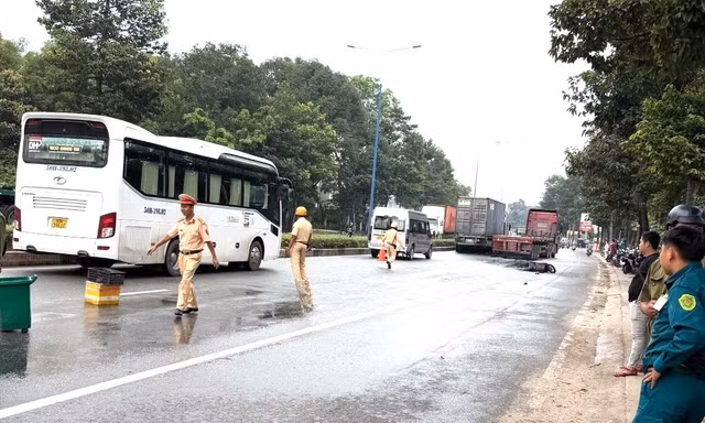 Người phụ nữ tử vong dưới bánh xe đầu kéo container trên đường đi thăm con