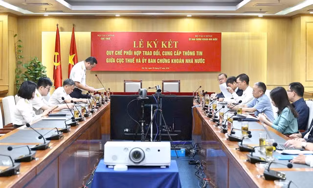 Cục Thuế và Ủy ban Chứng khoán Nhà nước ký kết Quy chế phối hợp