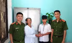 Bà Loan nhận lại tài sản mình đánh rơi