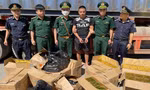 Bắt giữ vụ vận chuyển số lượng lớn pháo và gỗ trắc từ Lào về Việt Nam 