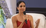 Dù đã từ bỏ tước vị Hoàng gia, Meghan Markle vẫn bị xét nét chuyện ăn mặc