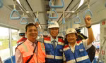 Người dân TPHCM cùng khách mời trải nghiệm cảm giác đi metro trong buổi lễ ra mắt đoàn tàu đầu tiên