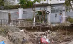 Người dân lo sợ sống cạnh tuyến đường sạt lở nghiêm trọng