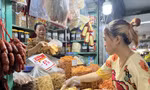 TP Hồ Chí Minh: 'Chiêu' kéo khách của chợ truyền thống