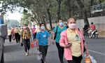 Nhiều công nhân ở Bình Dương nhịn ăn sáng khi đến nhà máy. Ảnh: H.C 