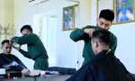 Tập 2 Sao Nhập Ngũ 2022: Độ Mixi mất bình tĩnh trước thợ cắt tóc, Anh Tú "cắn răng" đu xà