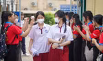 Học sinh lớp 1 và cuối cấp ở TPHCM tựu trường vào ngày 20/8