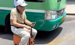 Người đàn ông 'cưỡi' vali bon bon trên phố là ai?; 3 cuộn vải rơi đè bảo vệ tử vong