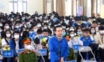Hàng trăm học sinh dự phiên tòa .Ảnh: TL