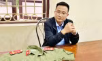 Đối tượng Long và tang vật .Ảnh: CA
