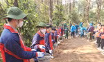 Học sinh xứ lạng hào hứng tham gia xây dựng đường lên cột mốc biên giới -Ảnh: Duy Chiến 